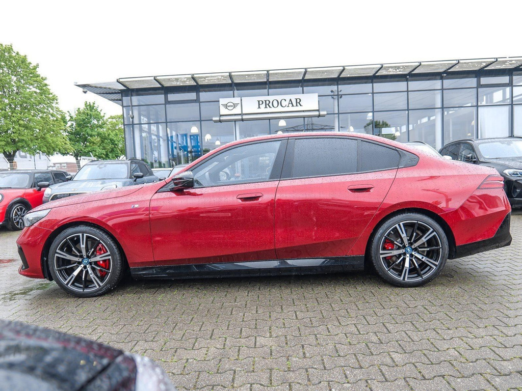 BMW i5