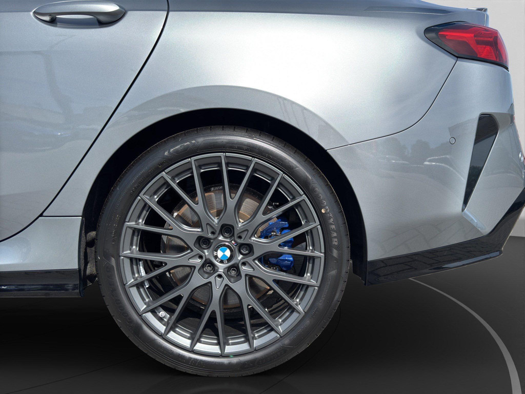 BMW M235