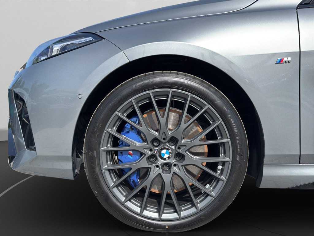 BMW M235