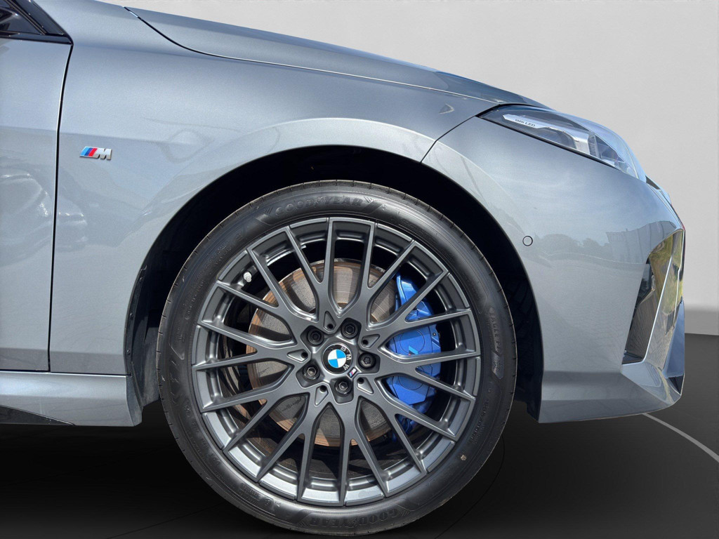 BMW M235