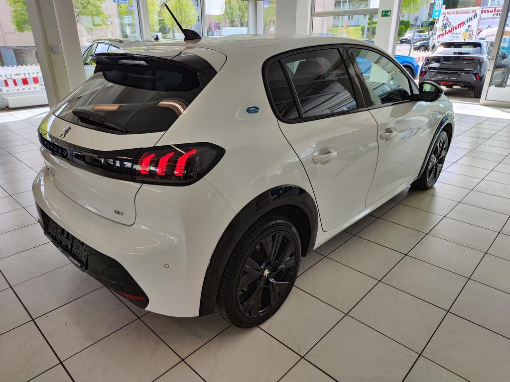 Peugeot e-208