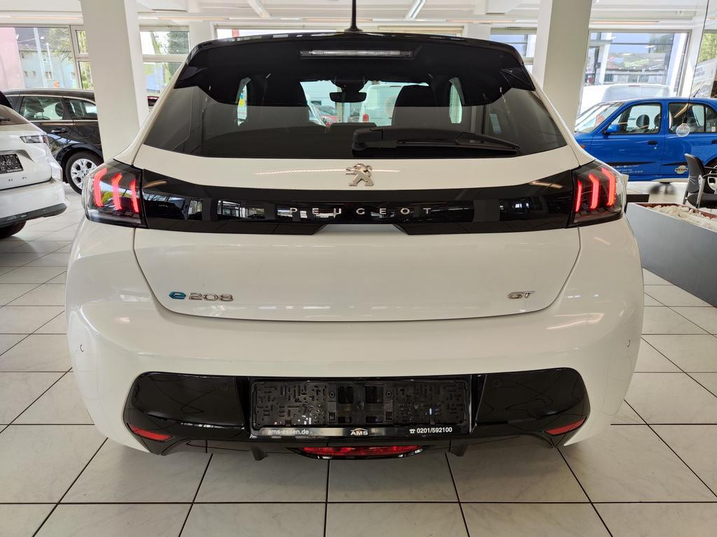 Peugeot e-208