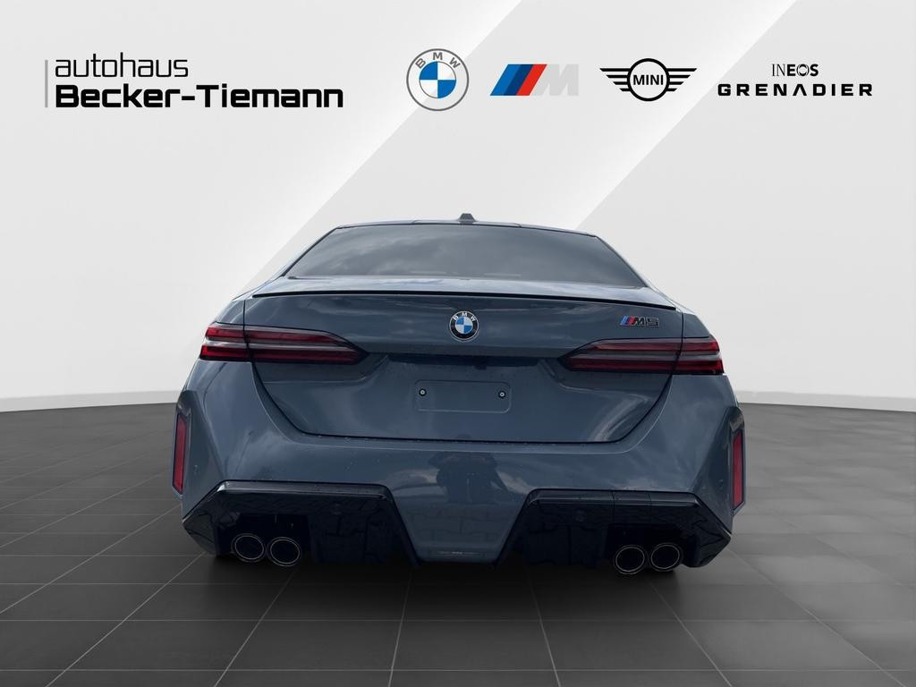 BMW M5 Sedan