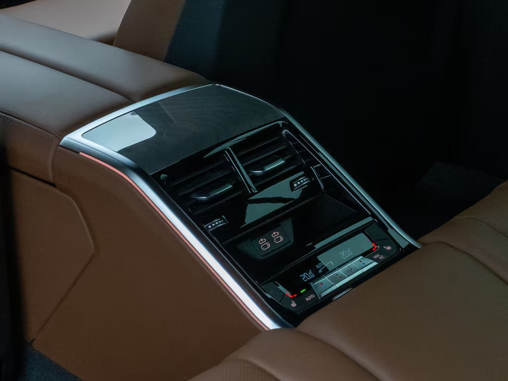 BMW M8