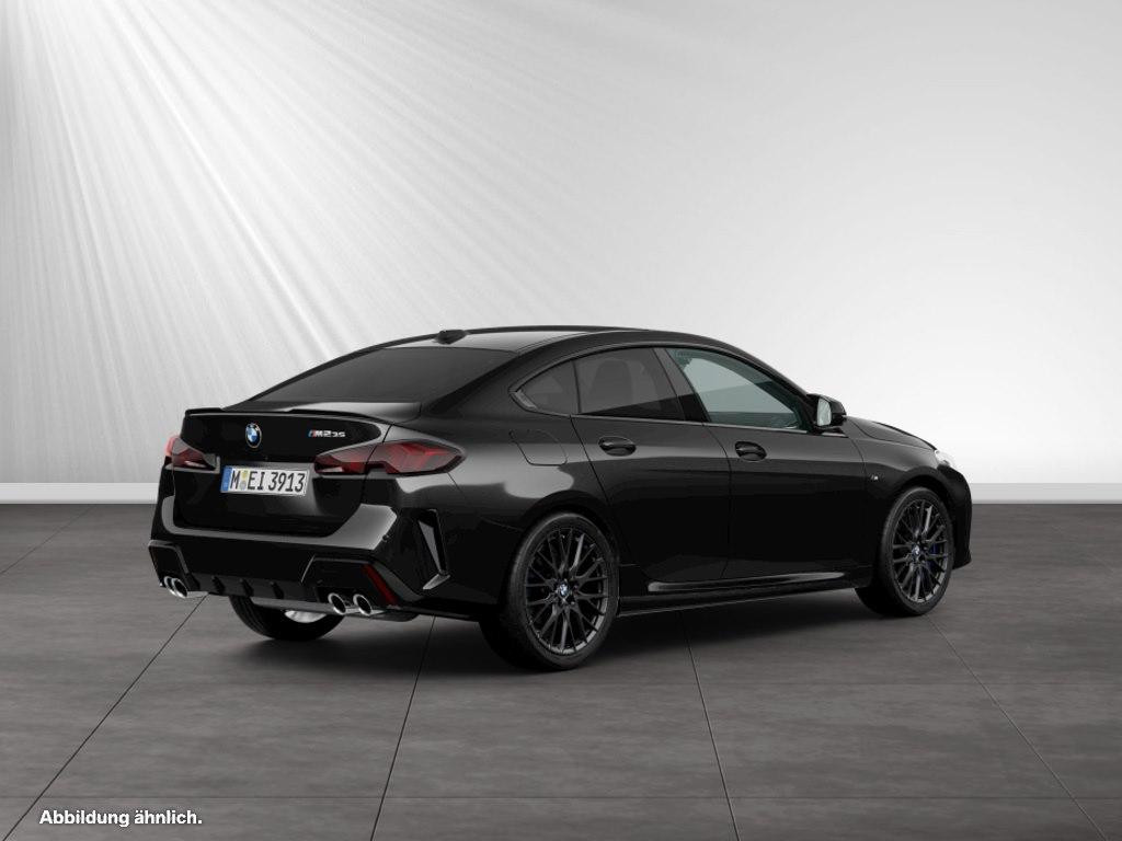 BMW M235