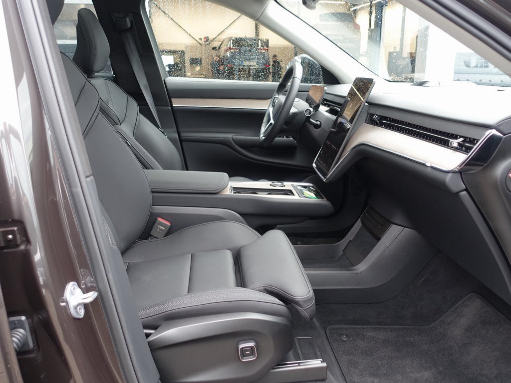 Volvo EX90