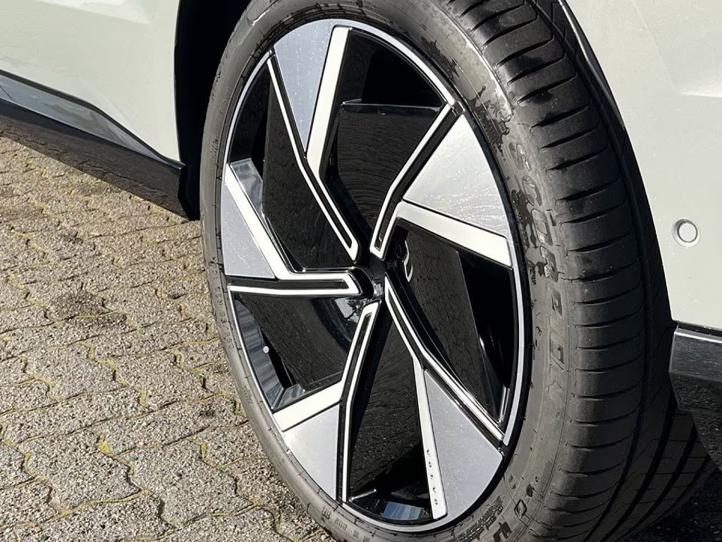 Volvo EX90
