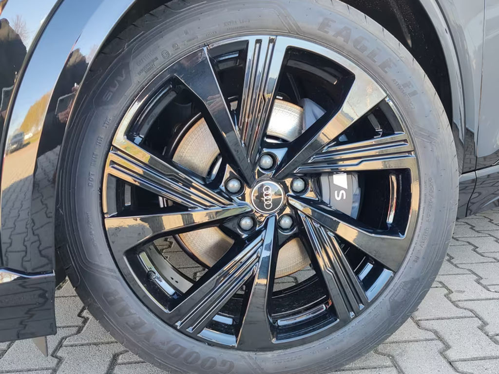 Audi SQ6 e-tron