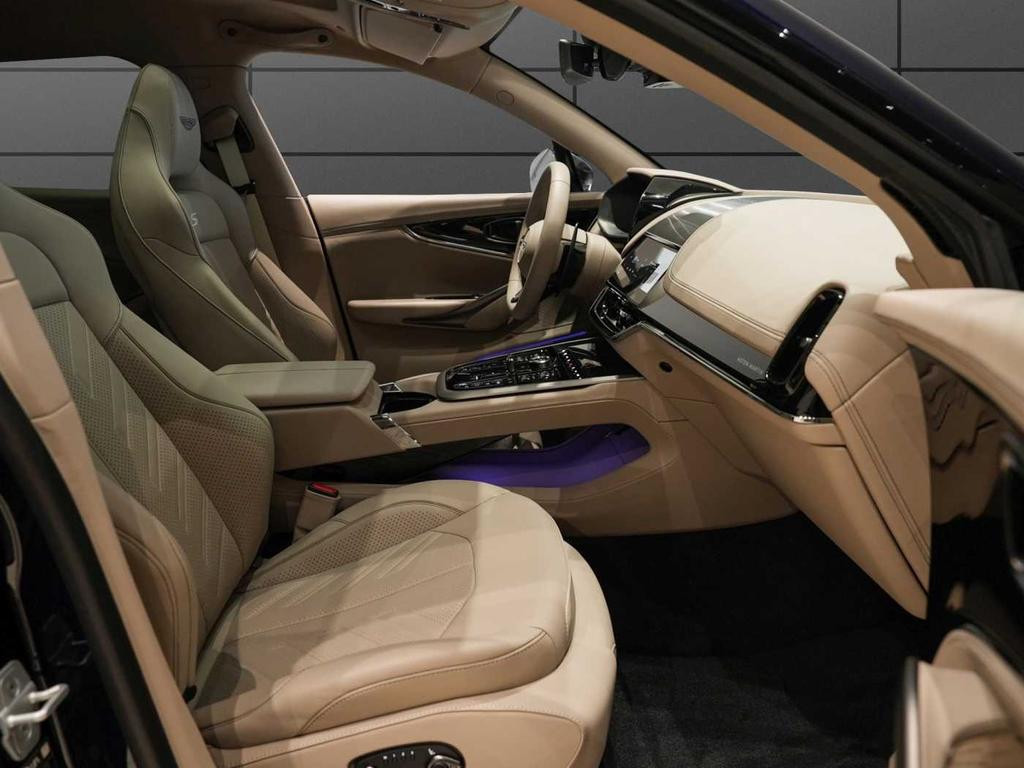 Aston Martin DBX