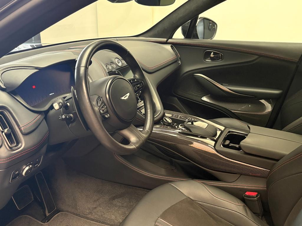 Aston Martin DBX