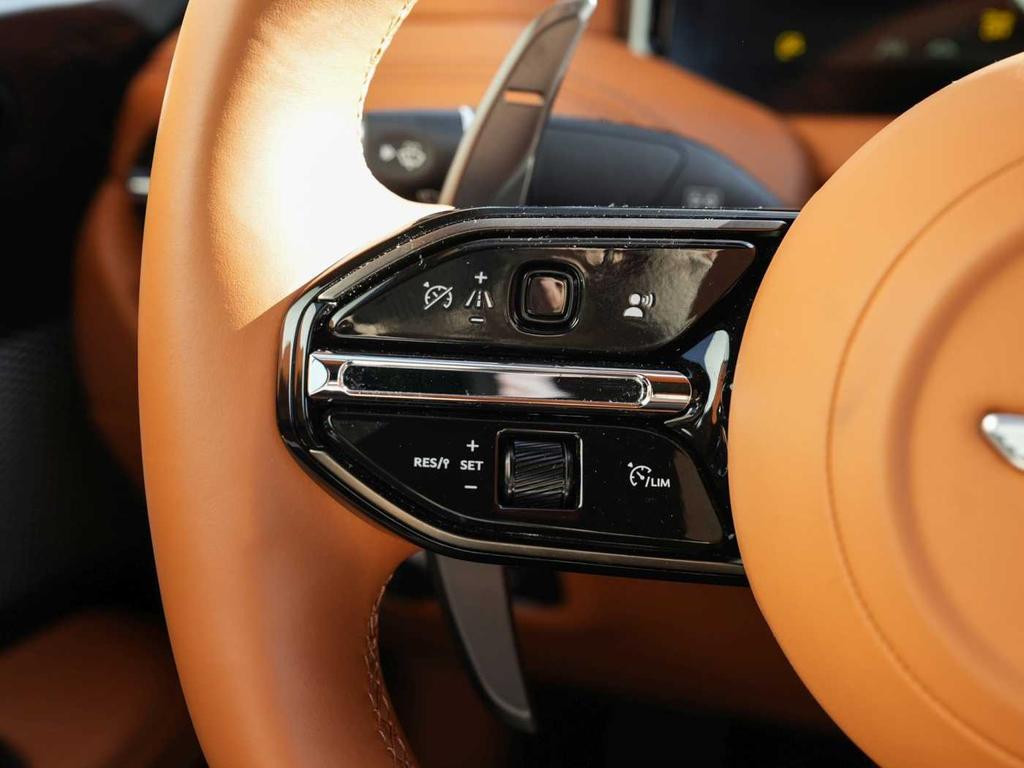 Aston Martin DB12