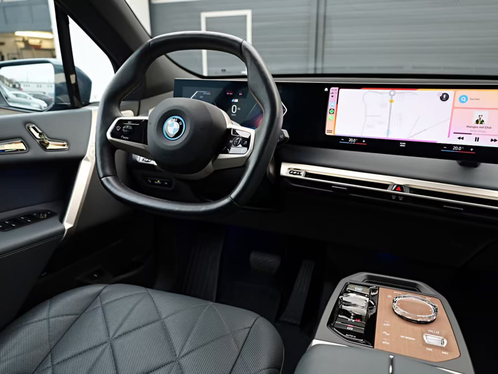 BMW iX