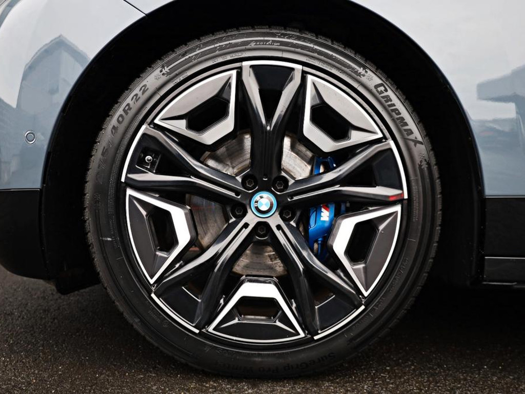 BMW iX