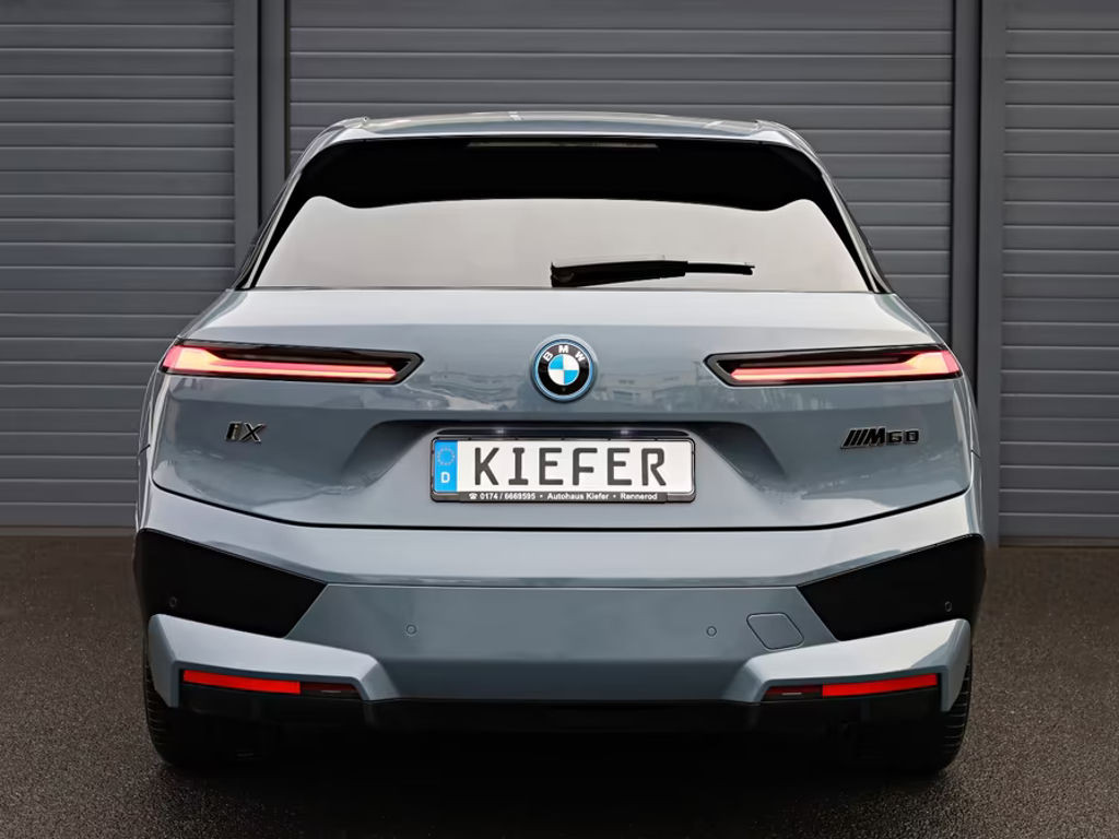 BMW iX