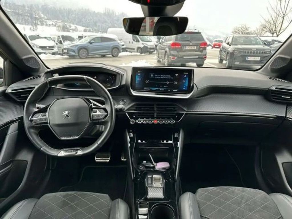 Peugeot e-208