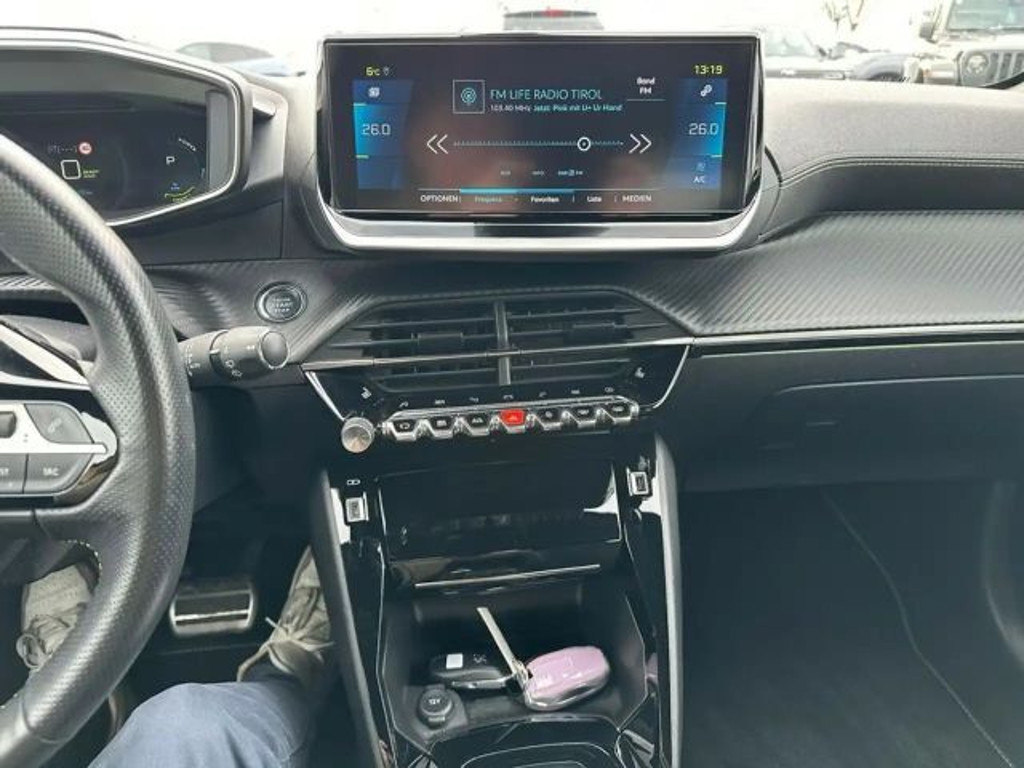 Peugeot e-208