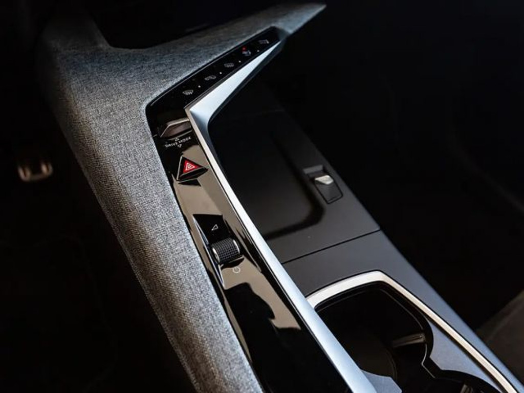 Peugeot E-3008