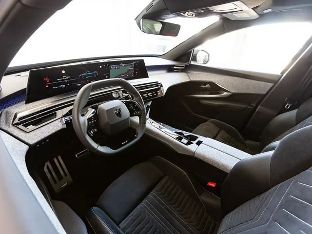 Peugeot E-3008