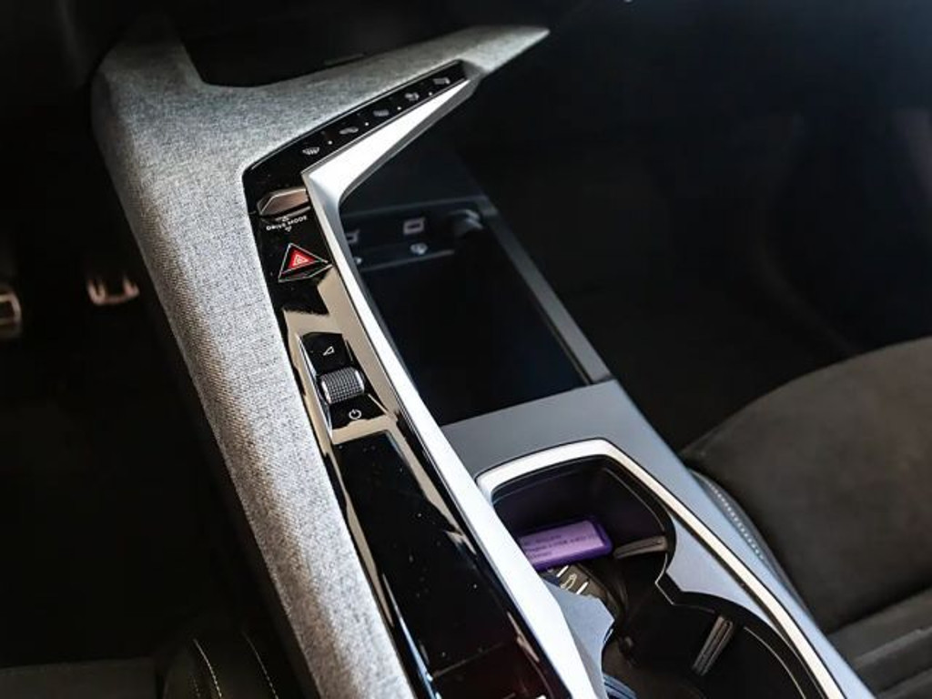 Peugeot E-3008