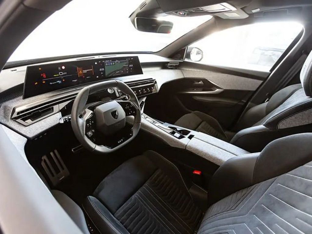 Peugeot E-3008