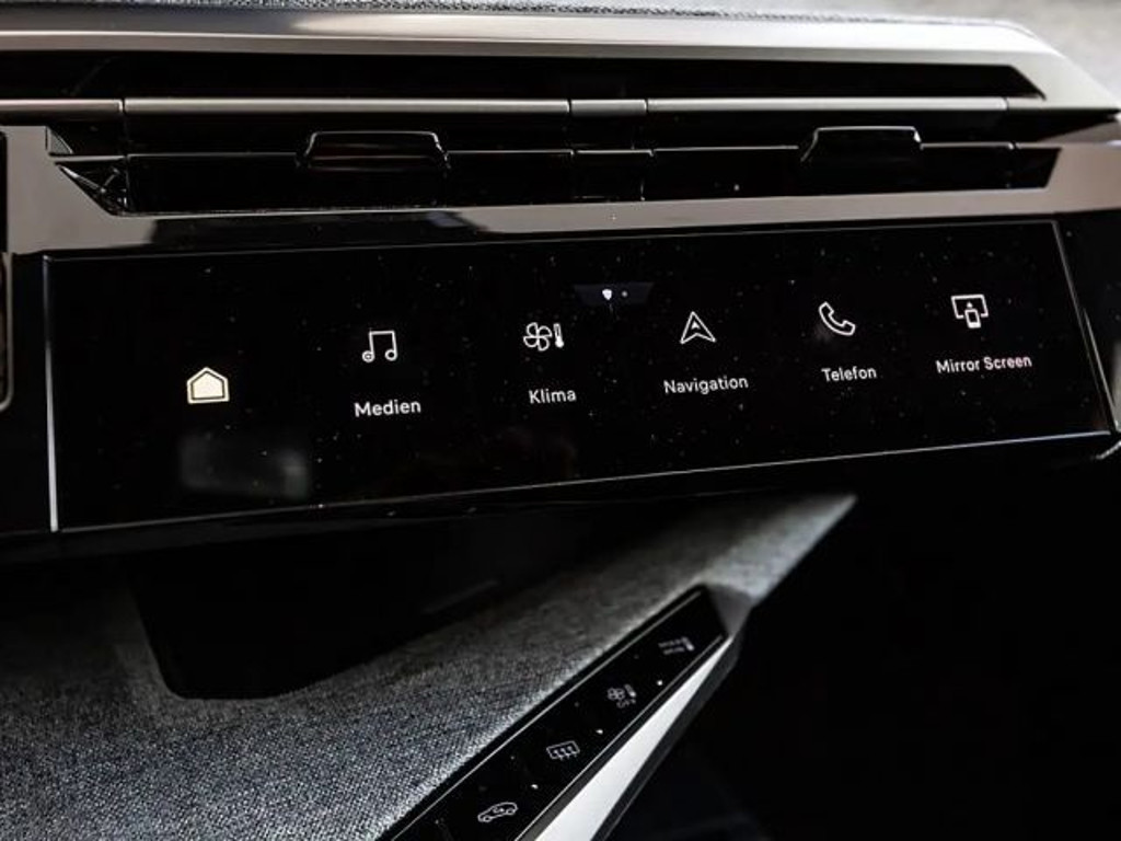 Peugeot E-3008