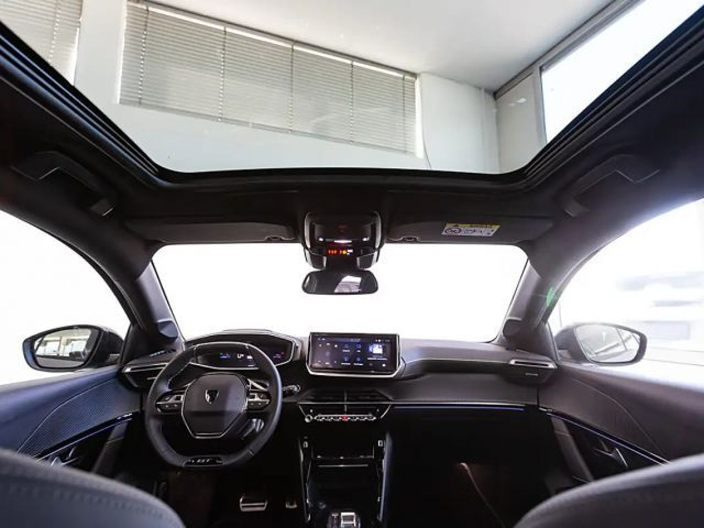 Peugeot e-208