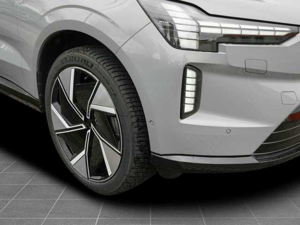 Volvo EX90