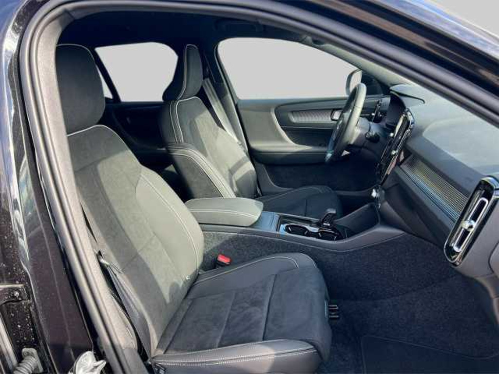 Volvo EX40
