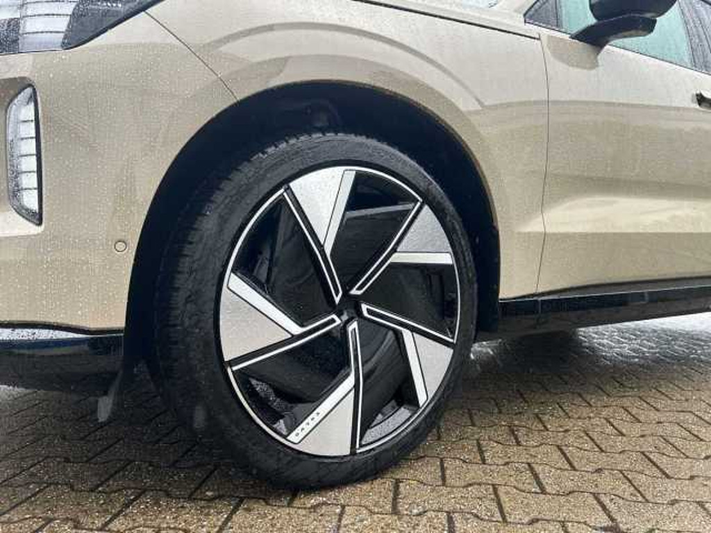 Volvo EX90
