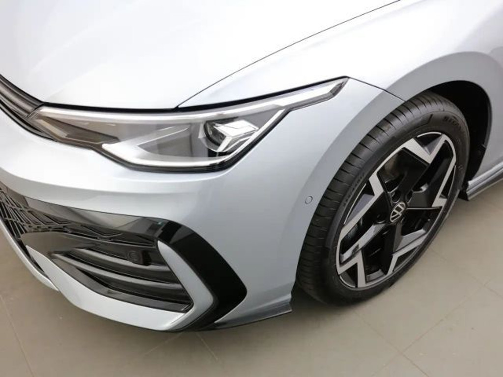 Volkswagen Golf DSG Style Variant R-Line 1.5 eTSI
