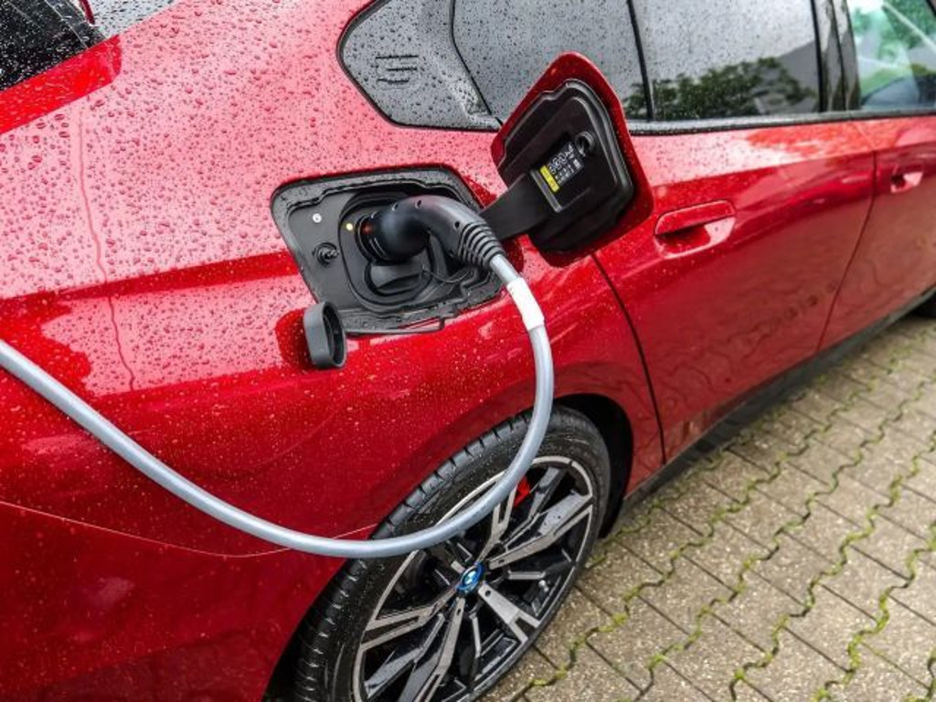 BMW i5