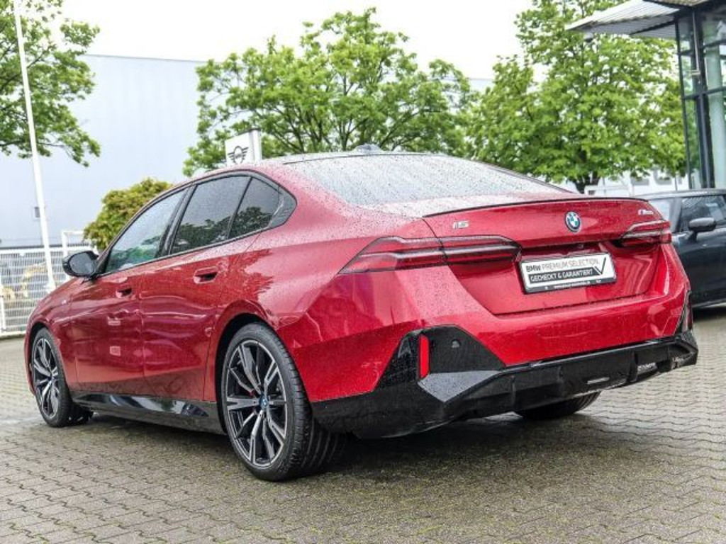 BMW i5