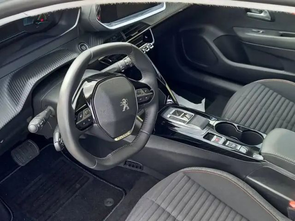 Peugeot e-208