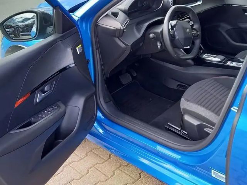 Peugeot e-208