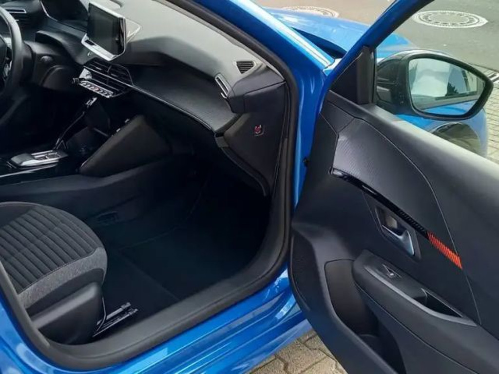 Peugeot e-208