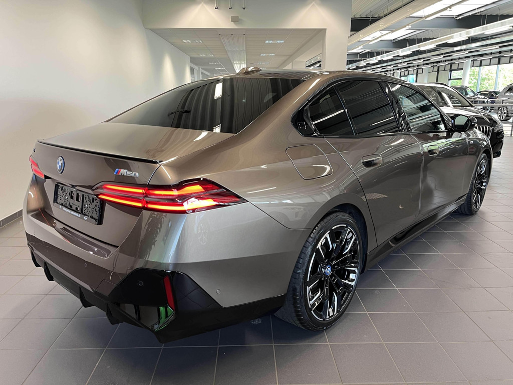 BMW i5