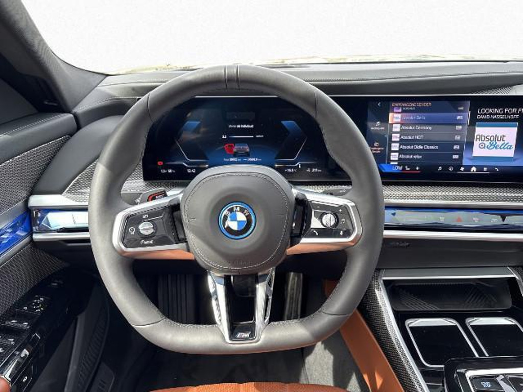 BMW i7