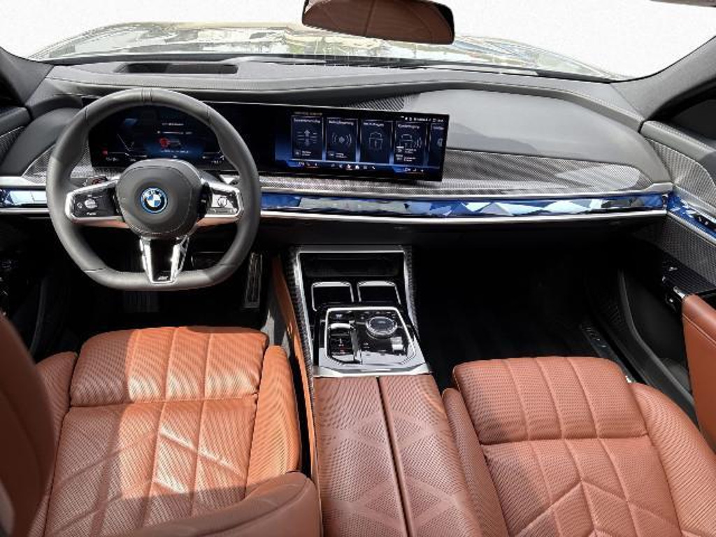 BMW i7