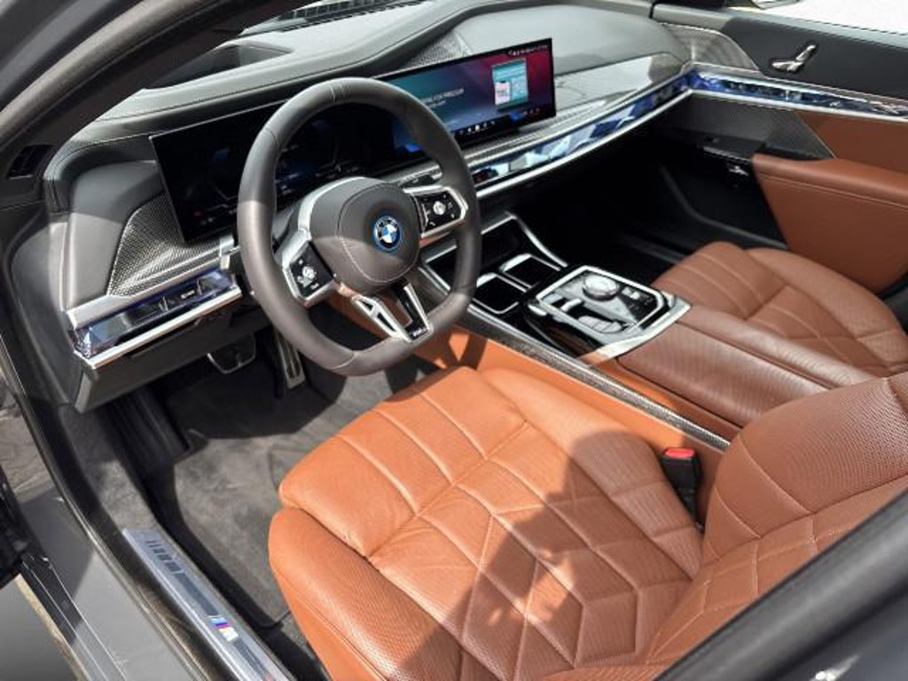 BMW i7