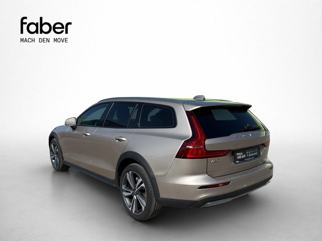 Volvo V60 Cross Country AWD Plus