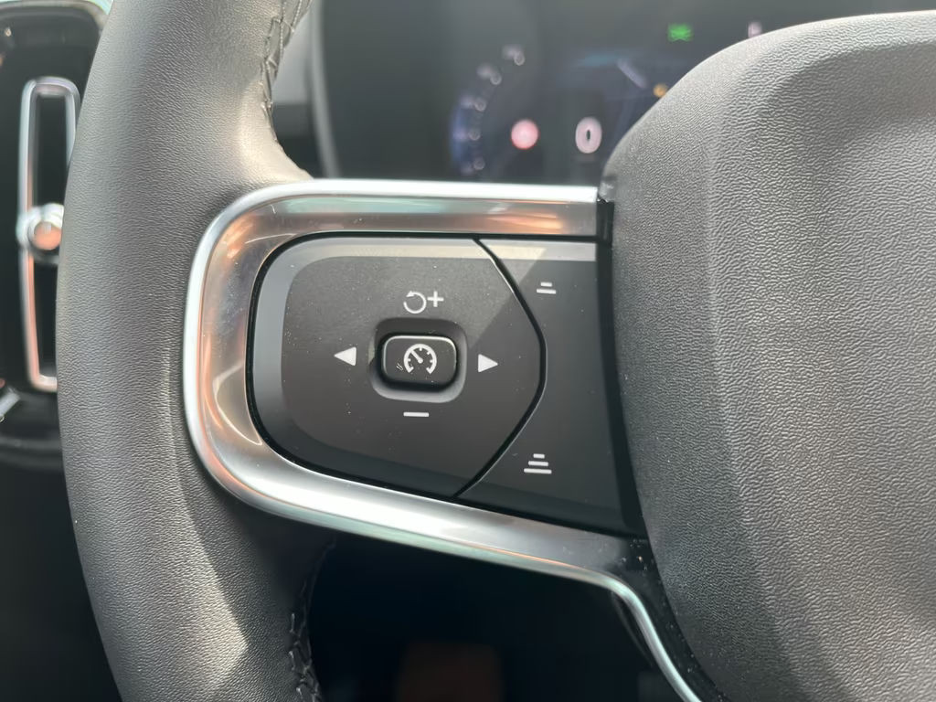 Volvo EX40