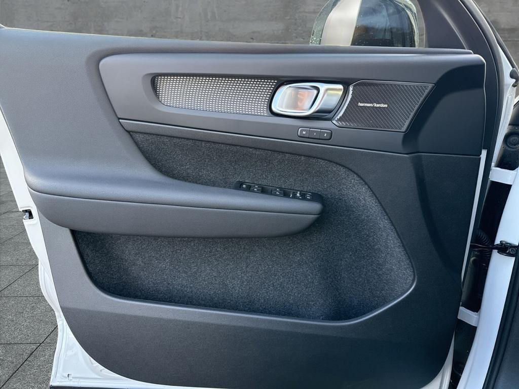 Volvo EX40