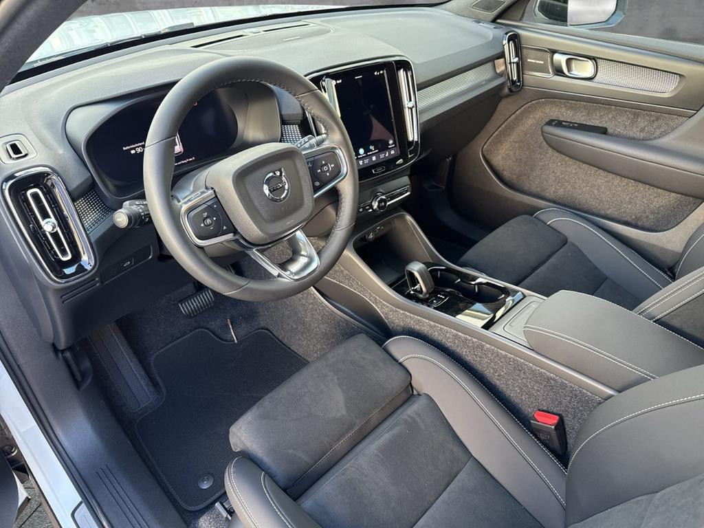 Volvo EX40