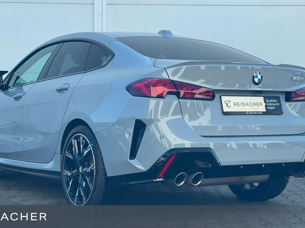 BMW M235