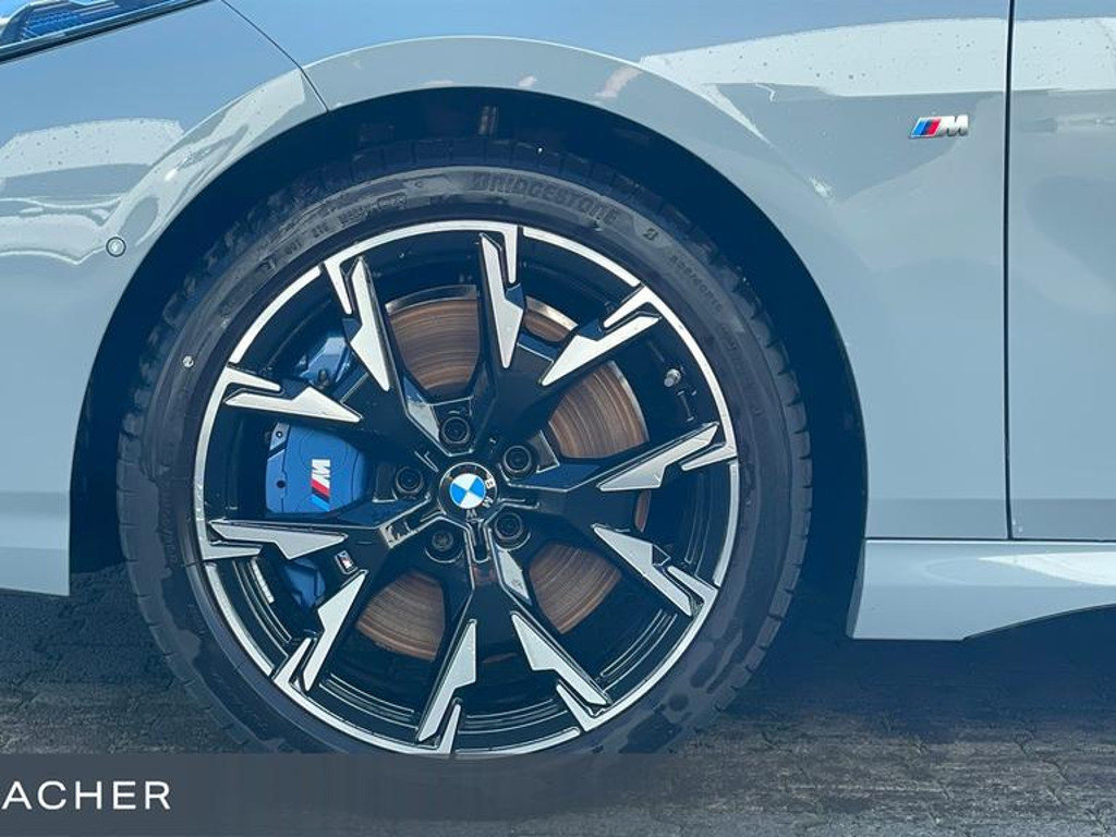 BMW M235