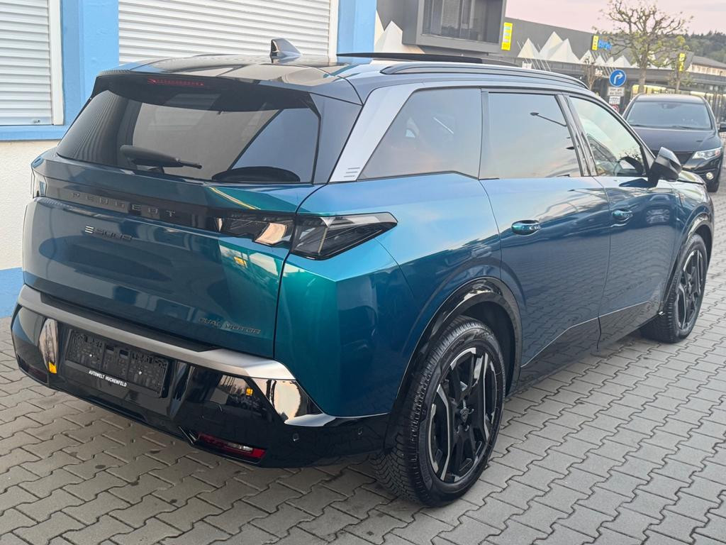 Peugeot E-5008