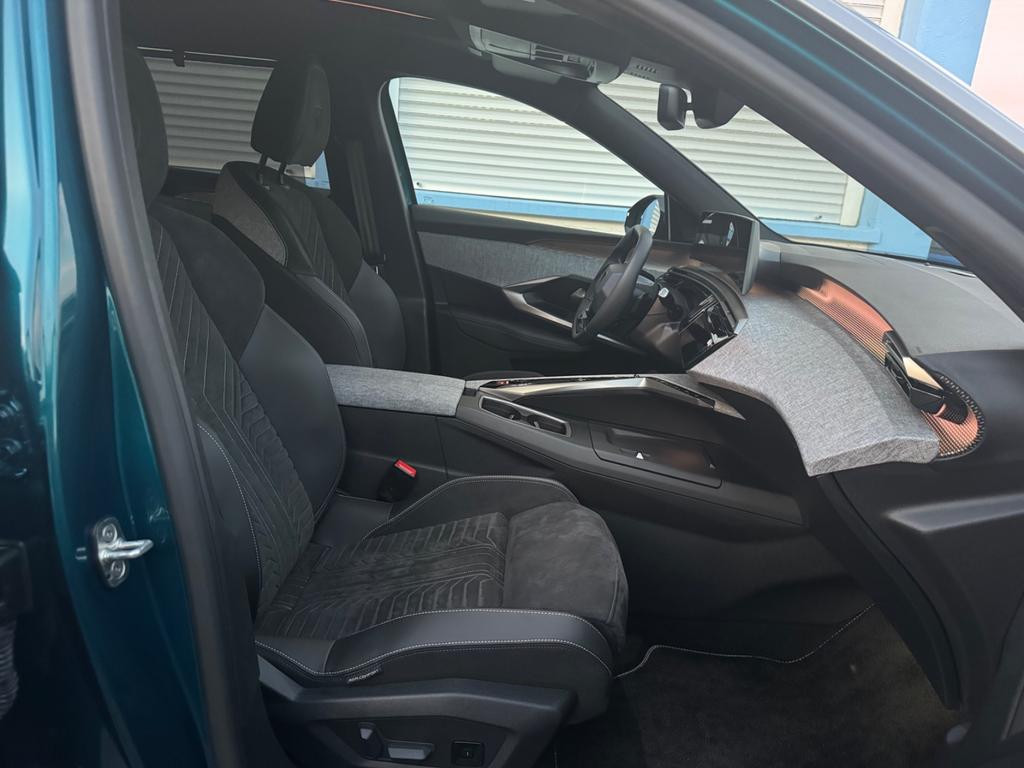 Peugeot E-5008