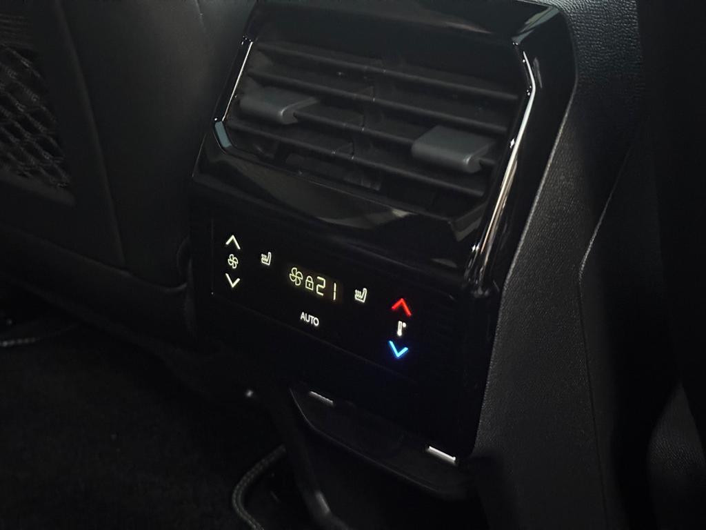 Peugeot E-5008