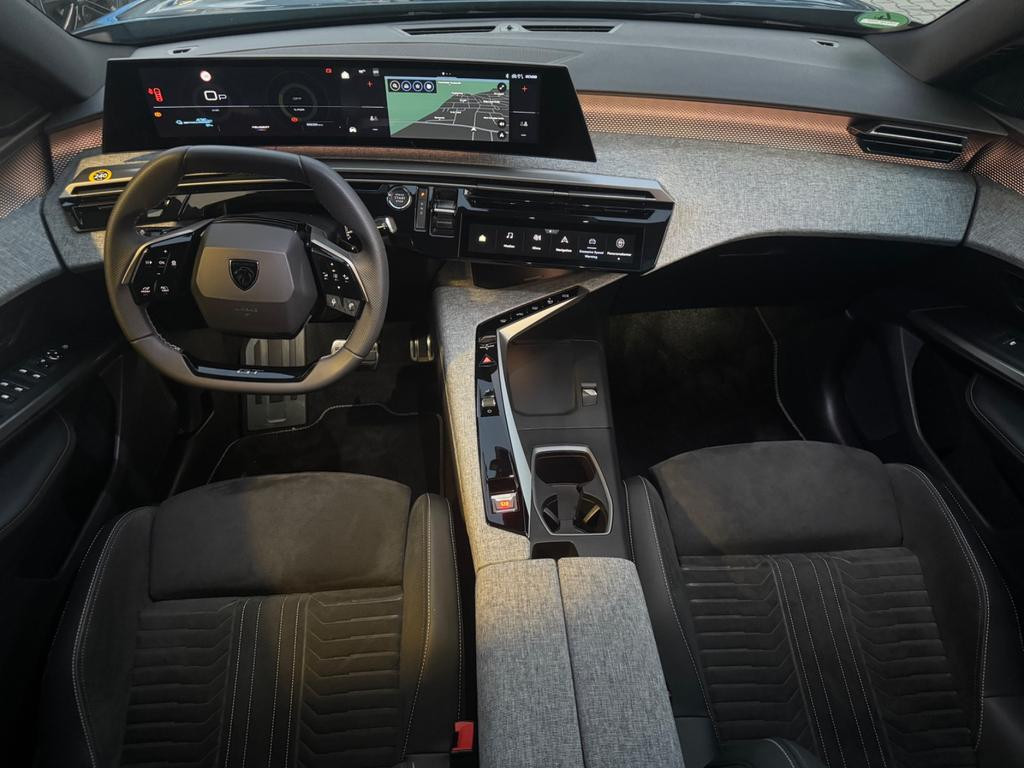 Peugeot E-5008