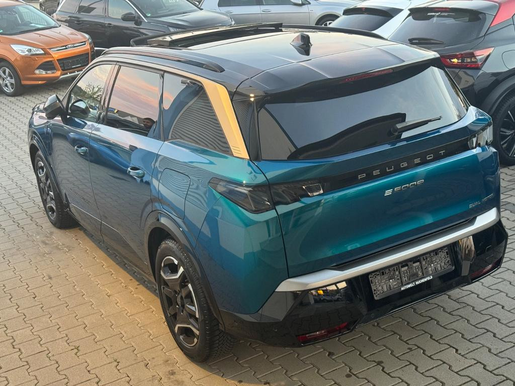 Peugeot E-5008